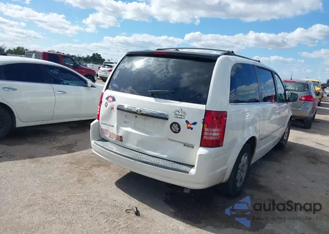 2010 Chrysler Town & Country Touring z USA, uszkodzony, nr VIN 2A4RR5D10AR414040